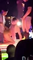 Faire monter de fan sur scène