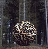 Sphère de bois géante par Lee Jae Hyo