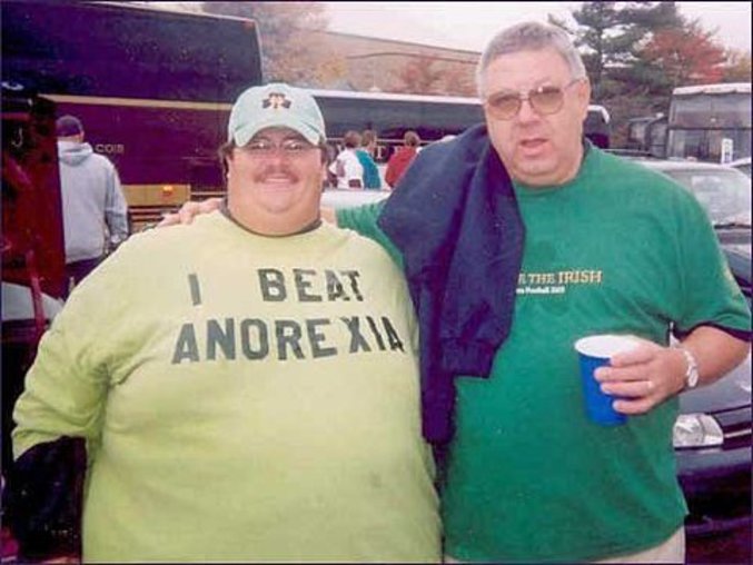 Un homme qui est fier d'avoir battu l'anorexie.