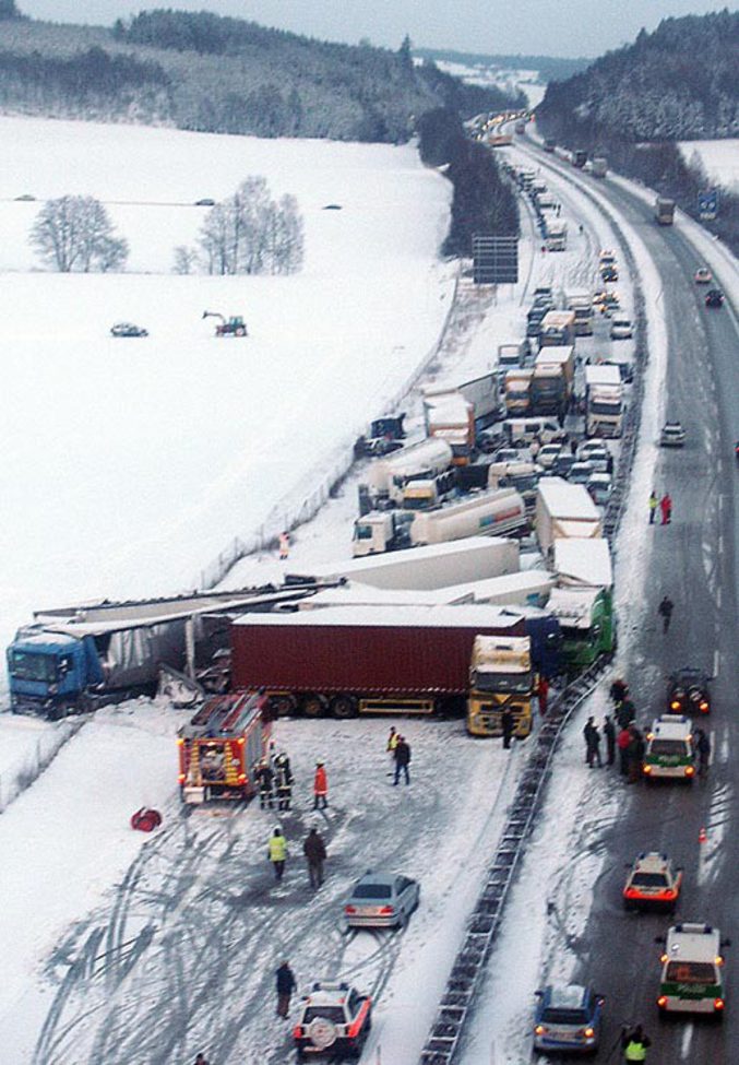 Voilà pourquoi les camions sont interdits de circulation par temps de neige