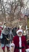 Parade de Noël avec Krampus qui ouvre 