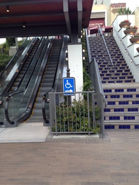 Les escalators, ce n'est pas pour les handicapés
