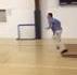 Un prof fait la démo du parkour