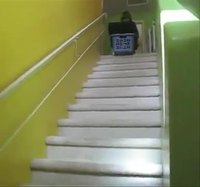 La meilleure façon de dévaler un escalier