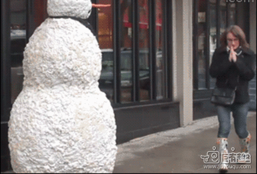 Scary Snowman vs Angry Lady
