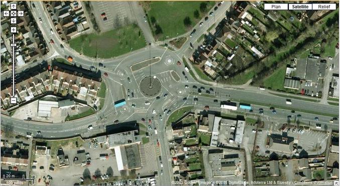 Un rond-point efficace dans la ville de Swindon en Angleterre