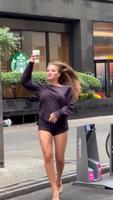 Quand tu achètes un café à 4€ tu le montre à tous le monde 
