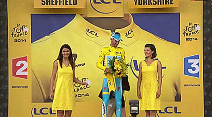 Tour de France: Le vainqueur de l'étape, Vincenzo Nibali se prend un vent