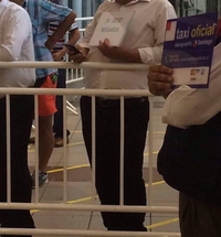 Monsieur "Cordialement" est attendu à l'aéroport...