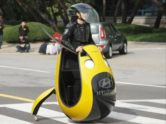 Ce véhicule citadin de la marque Hyundai roule à l’électricité et peut aller jusqu'à 30km/h. Des preneurs ? 