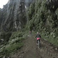 Cyclotourisme avec ravins... et pluie, et cascade, et croix pour te remonter le moral...