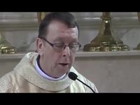 Un prêtre chante Hallelujah