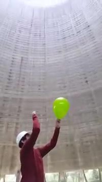Eclater un ballon dans une cheminée de refroidissement