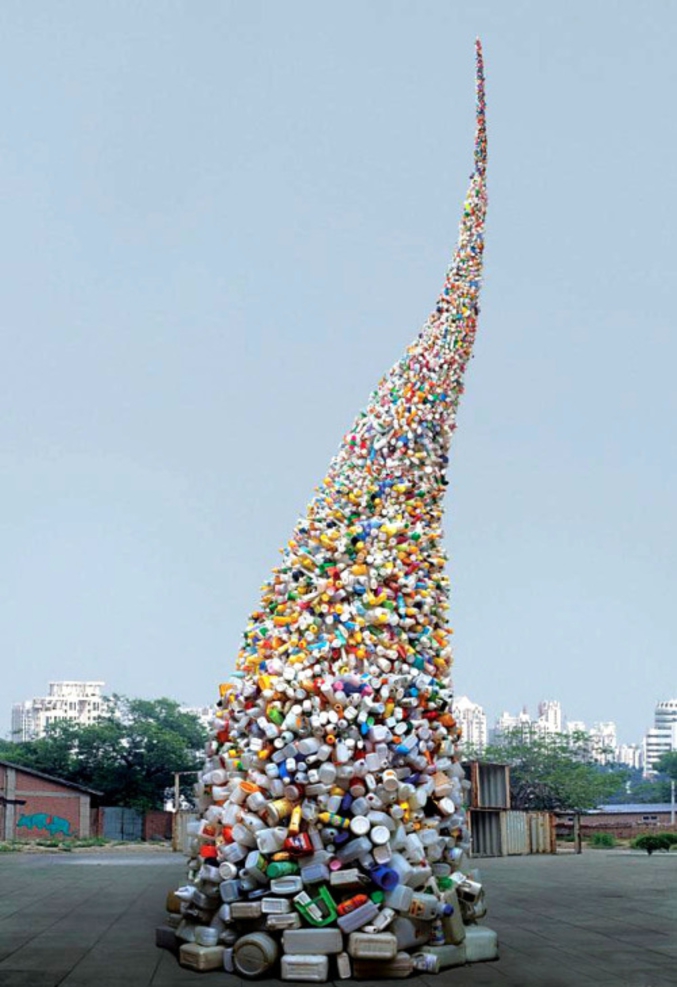 de Wang Zhiyuan
Une sculpture de 10 mètres de haut faite d'emballage plastique