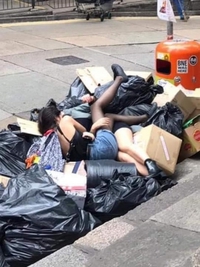 Quand tu jettes tout ce qui traîne par terre après une soirée