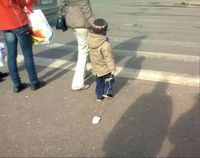 Un enfant et sa souris