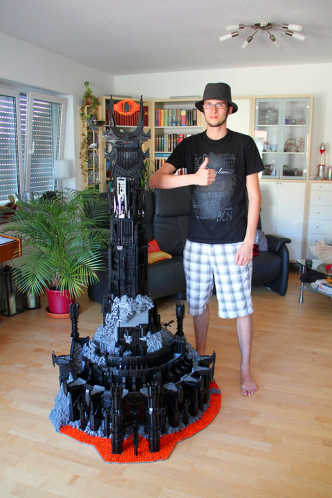 La forteresse de Sauron reconstituée en Lego.