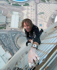 Quelqu'un pourrait expliquer à Alain Robert qu'il est déjà français !