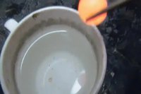 Réaction avec du nickel chaud dans l'eau