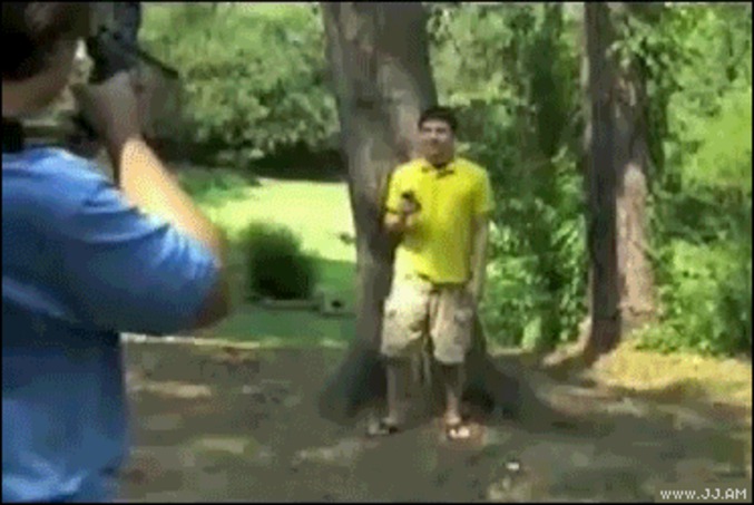 Fais moi confiance, je vais toucher la canette sur ta tête
