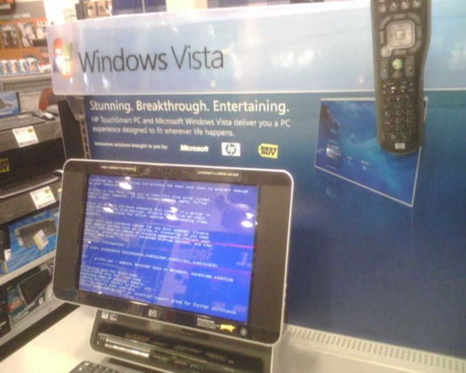 Présentation de Windows Vista dans une vitrine.