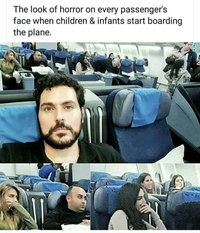 Kan les enfants montent dans l'avion