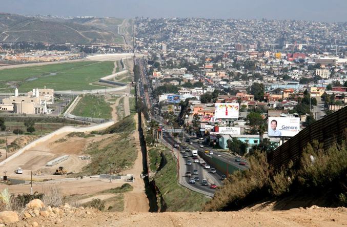 À gauche San Diego et à droite Tijuana.