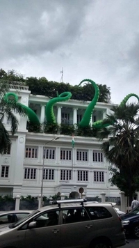 Pendant ce temps, à Mumbai (Inde)...