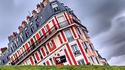 Une maison penchée