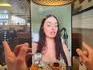 Maintenant yen a même qui paye une femme onlyfan pour aller au restaurant 