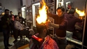 Parceque un coiffeur avec des ciseaux c'est dépassé 