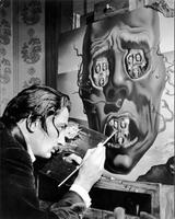1942 : Dali peignant son célèbre "Visage de la guerre"