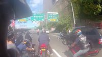 Un conducteur renverse un motard, prend la fuite et se fait poursuivre par des centaines de motards