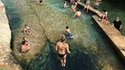 Un grand trou d'eau