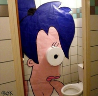 Leela vous regarde