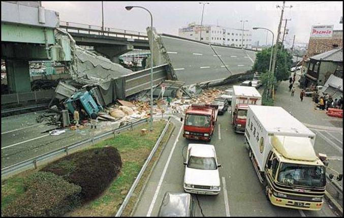 Un pont s'est effondré suite à un tremblement de terre