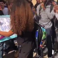 Viendras-tu à la soirée avec moi ?