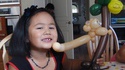 Elle aime son singe