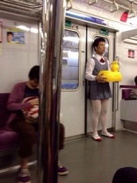 Dans le métro japonais