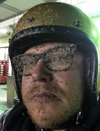 Motard sans visière