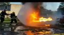 Lance-flamme contre lance à incendie