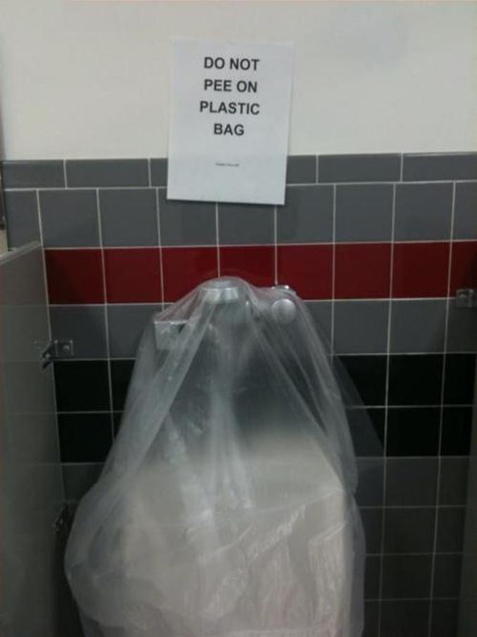 Ne pas pisser sur le plastique.