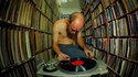 kutiman est un youtubber assez génial qui sample les vidéos Youtube pour en faire des morceaux , extrait de sa plate forme participative