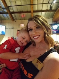 Les hooters font aussi babysiting? 