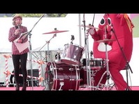 Nyangostar (mascotte japonaise) s'enflamme à la batterie!!!