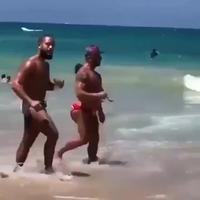 Pendant ce temps là, sur une plage sûrement brésilienne 