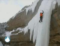 Cascade prise par les glaces, mais à descente rapide