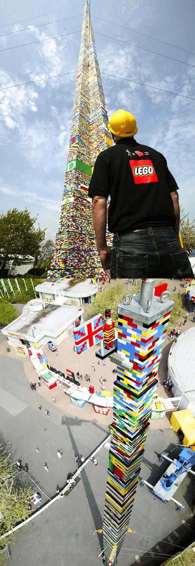 Une tour gigantesque en LEGO.