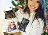 2 amis ont fait imprimer leur photo sur leur T-shirt