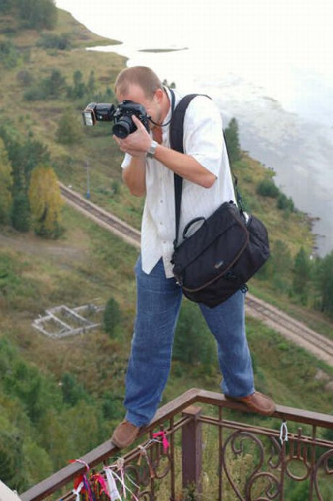 Un photographe professionnel prend des risques pour une photo